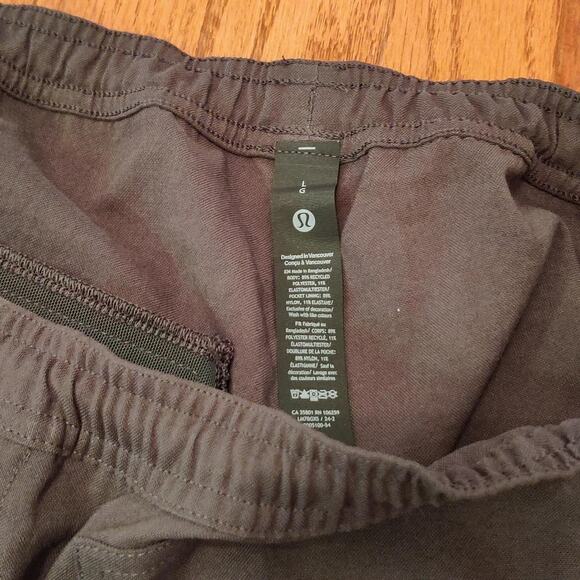 Forrest green lululemon jogging shorts large worn - Picture 3 of 3